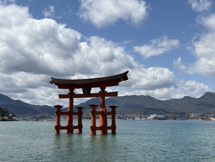 two week Japan itinerary - floating Tori Gate in Miyajima Island